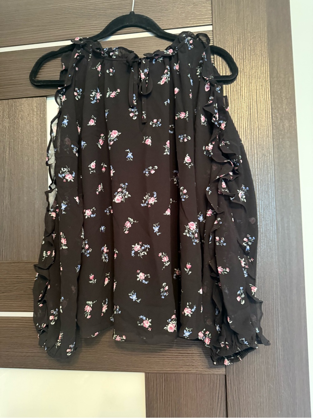 Black Floral Ruffle Cold-Shoulder Blouse